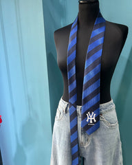 Cravatta blu e cobalto